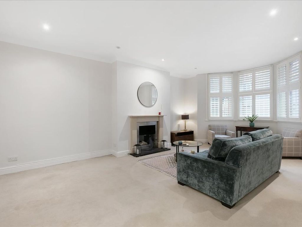 2 bed flat for sale in Cresswell Gardens, South Kensington SW5, £1,250,000