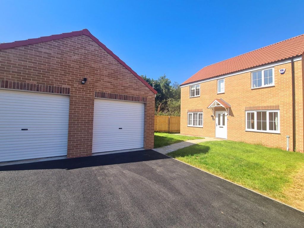 4 bed detached house to rent in Ermin Close, Ingleby Barwick, Stockton-On-Tees TS17, £1,395 pcm
