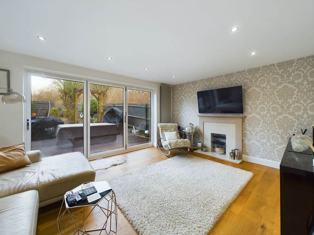 3 bed end terrace house for sale in Weavers Mead, Haywards Heath RH16, £485,000