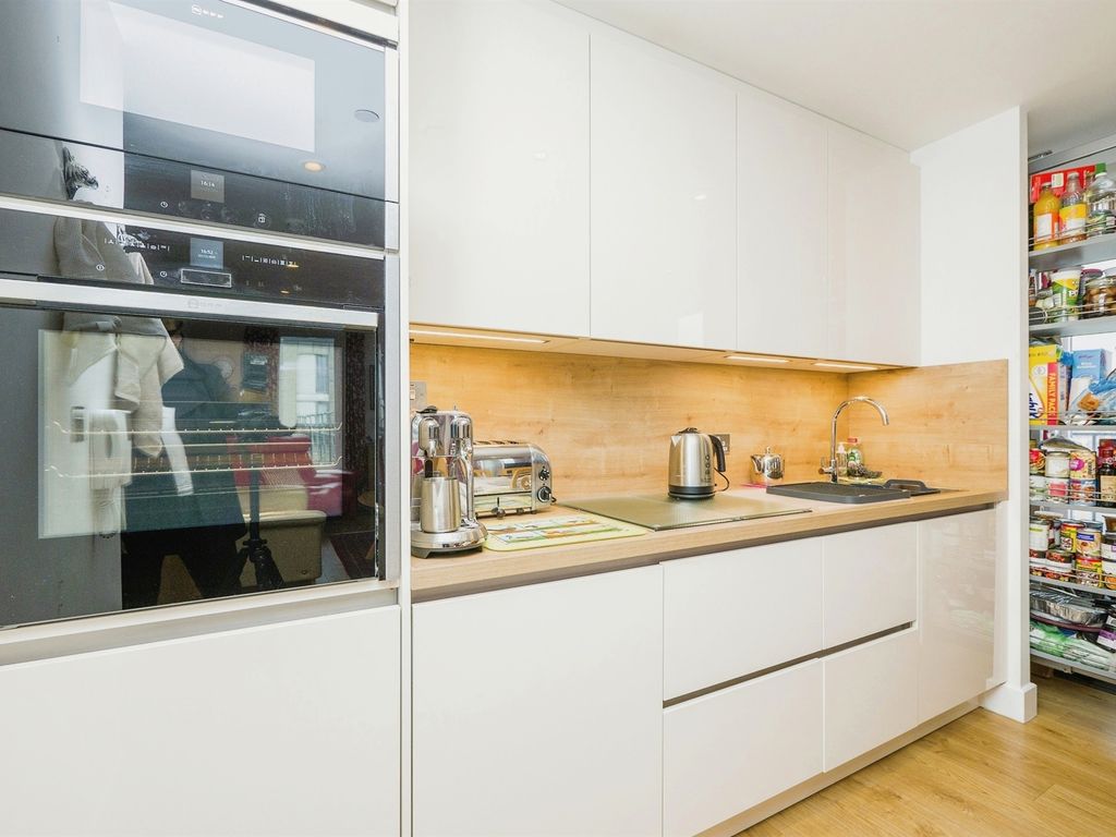 2 bed flat for sale in The Hayes, Cardiff CF10, £300,000