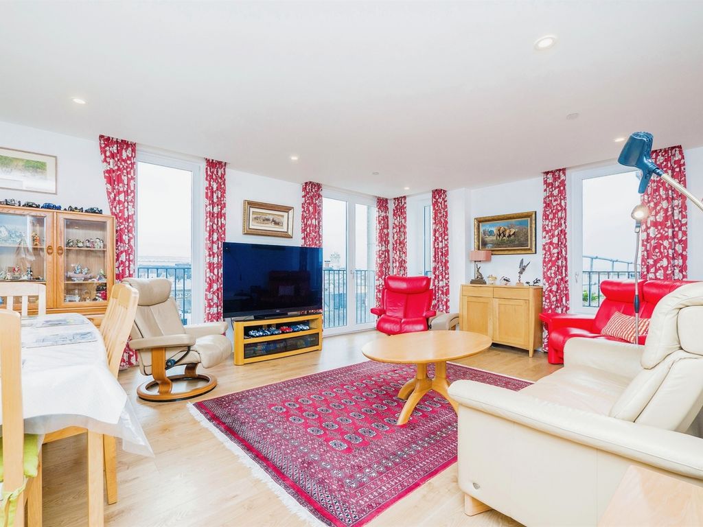 2 bed flat for sale in The Hayes, Cardiff CF10, £300,000
