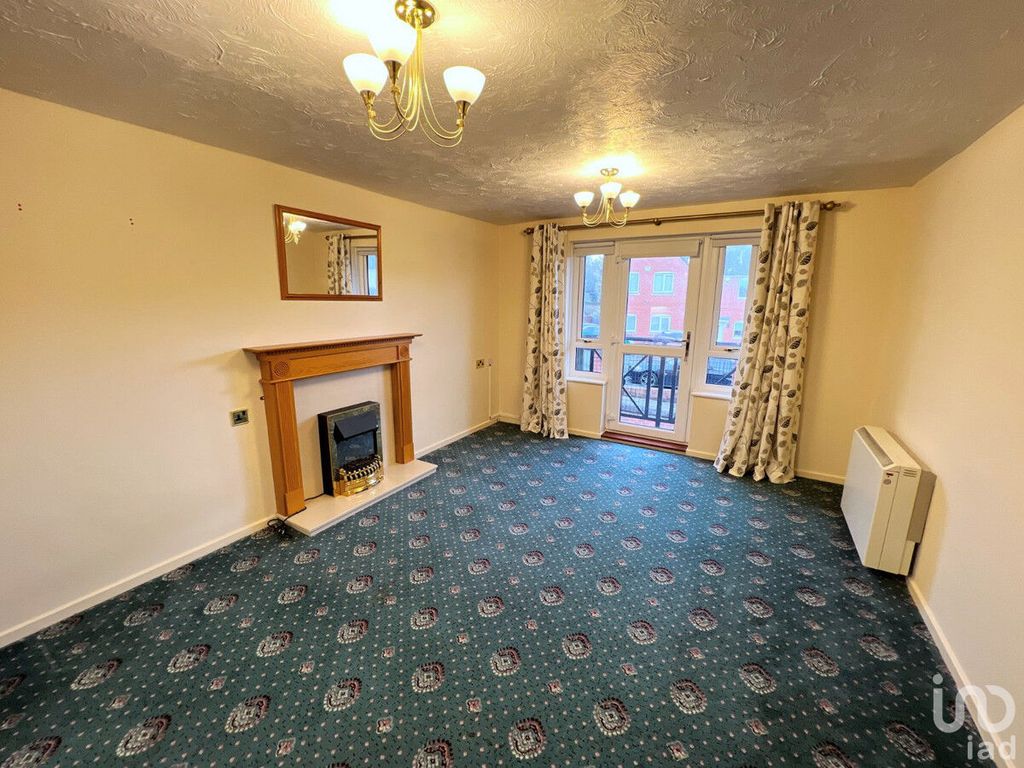 2 bed flat for sale in Anchorfields, Kidderminster DY10, £80,000