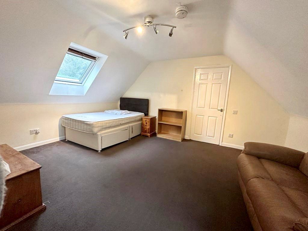 1 bed detached house to rent in Staff House, Farnham House Hotel, Farnham, Surrey GU10, £630 pcm