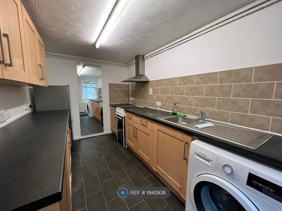 Studio to rent in Purbeck Road, Bournemouth BH2, £775 pcm