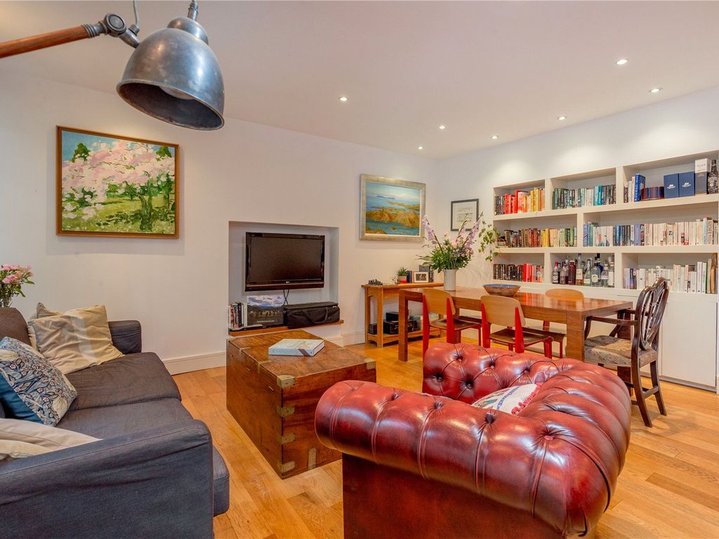 2 bed flat for sale in Hart Street, Edinburgh, Midlothian EH1, £445,000