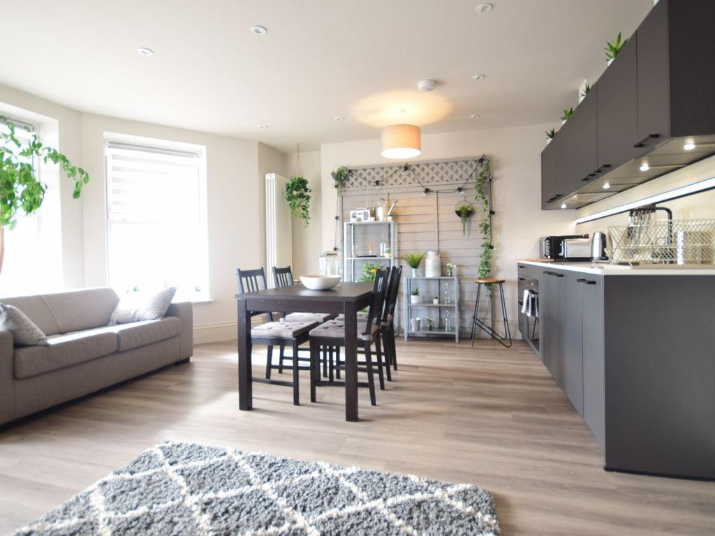 2 bed flat to rent in The Esplanade, Bognor Regis PO21, £1,450 pcm