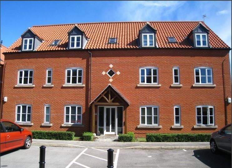 2 bed flat to rent in Hassall Court, Bingham, Nottingham NG13, £875 pcm