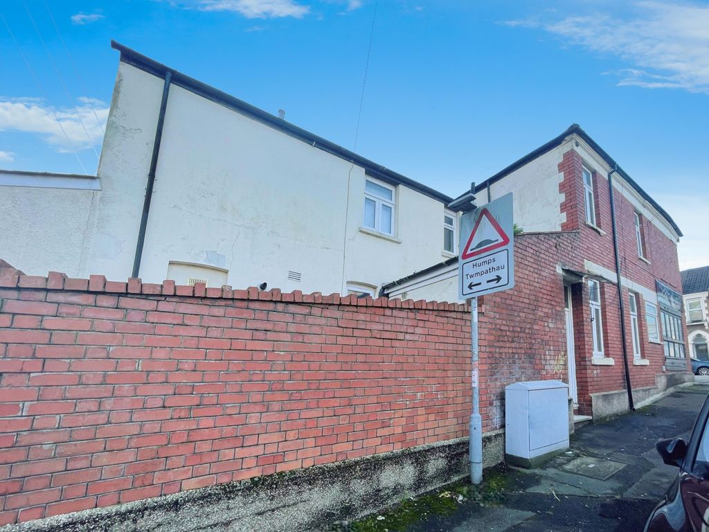 4 bed property to rent in Monthermer Road, Cathays, Cardiff CF24, £1,900 pcm