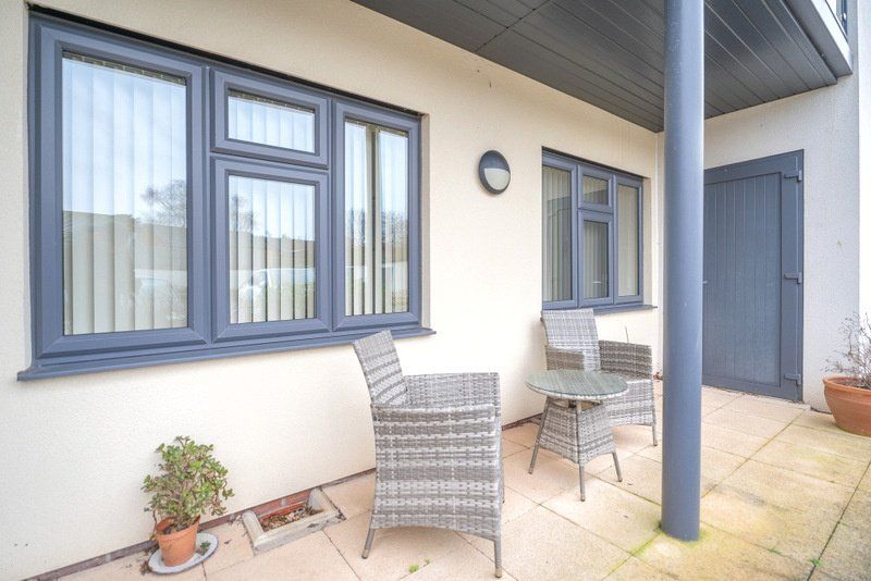 2 bed flat for sale in Buckingham Close, Exmouth EX8, £375,000