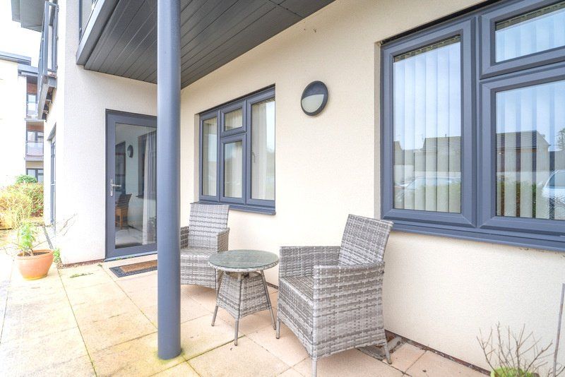 2 bed flat for sale in Buckingham Close, Exmouth EX8, £375,000