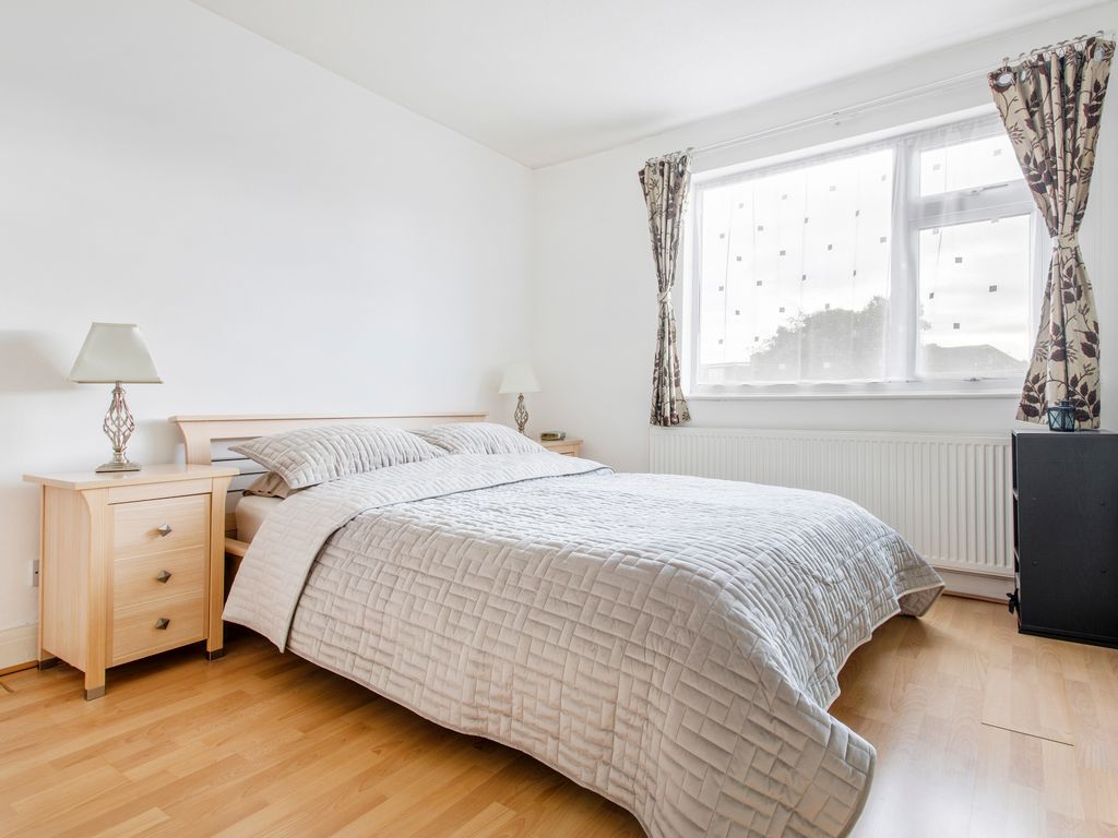 3 bed detached house for sale in Brampton Grove, Harrow HA3, £625,000