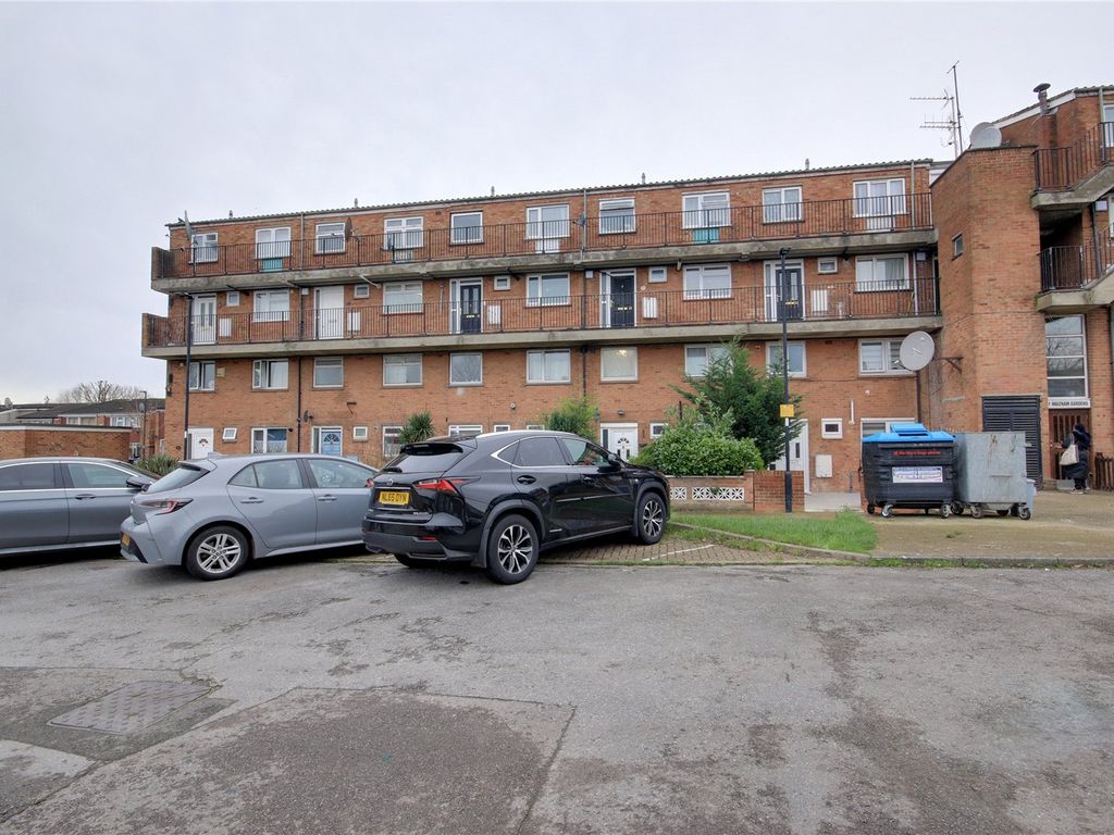 3 bed maisonette for sale in Waltham Gardens, Enfield EN3, £275,000