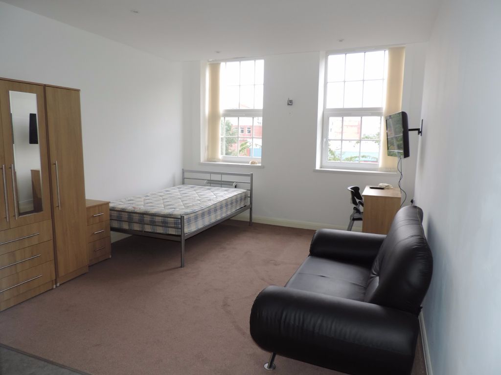 Studio to rent in 2 Butt Close Lane, Leicester LE1, £500 pcm