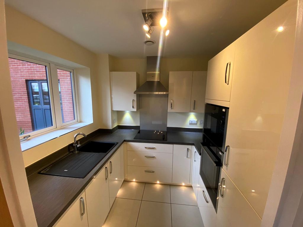 1 bed flat to rent in Cross Keys, Lichfield WS13, £1,600 pcm