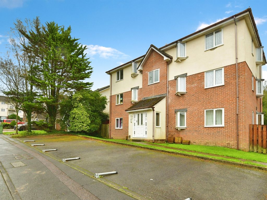 2 bed flat for sale in Holne Chase, Plymouth PL6, £140,000