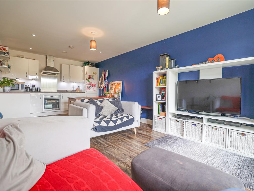 2 bed flat for sale in The Embankment, Nash Mills Wharf, Hemel Hempstead HP3, £300,000