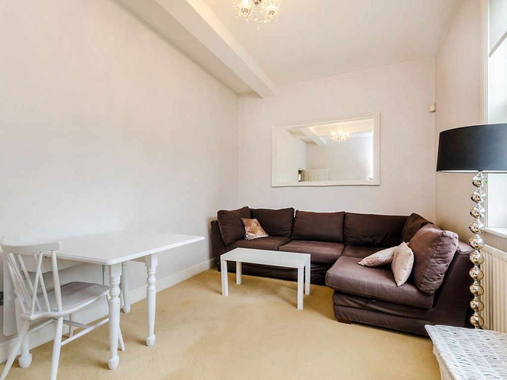 2 bed flat to rent in Langley Road, Surbiton KT6, £1,995 pcm