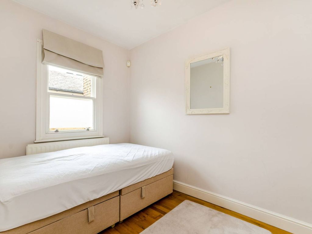 2 bed flat to rent in Langley Road, Surbiton KT6, £1,995 pcm