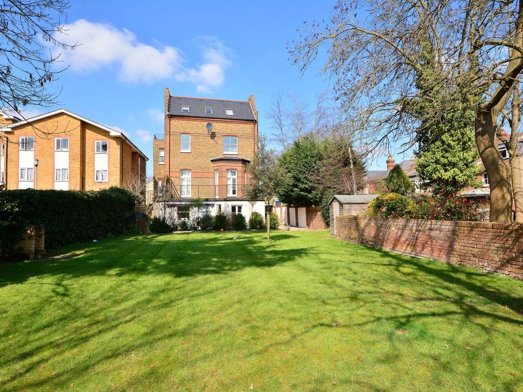 2 bed flat to rent in Langley Road, Surbiton KT6, £1,995 pcm