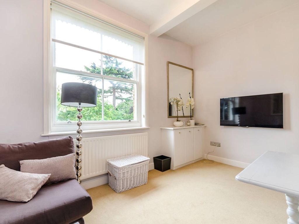 2 bed flat to rent in Langley Road, Surbiton KT6, £1,995 pcm