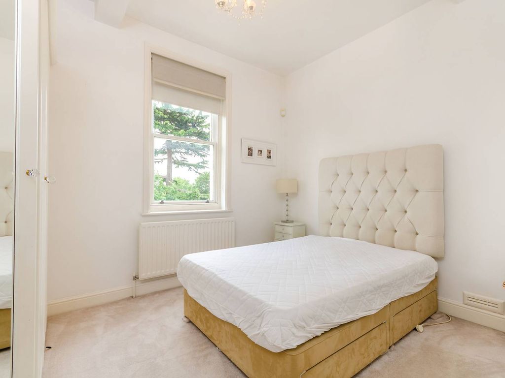 2 bed flat to rent in Langley Road, Surbiton KT6, £1,995 pcm