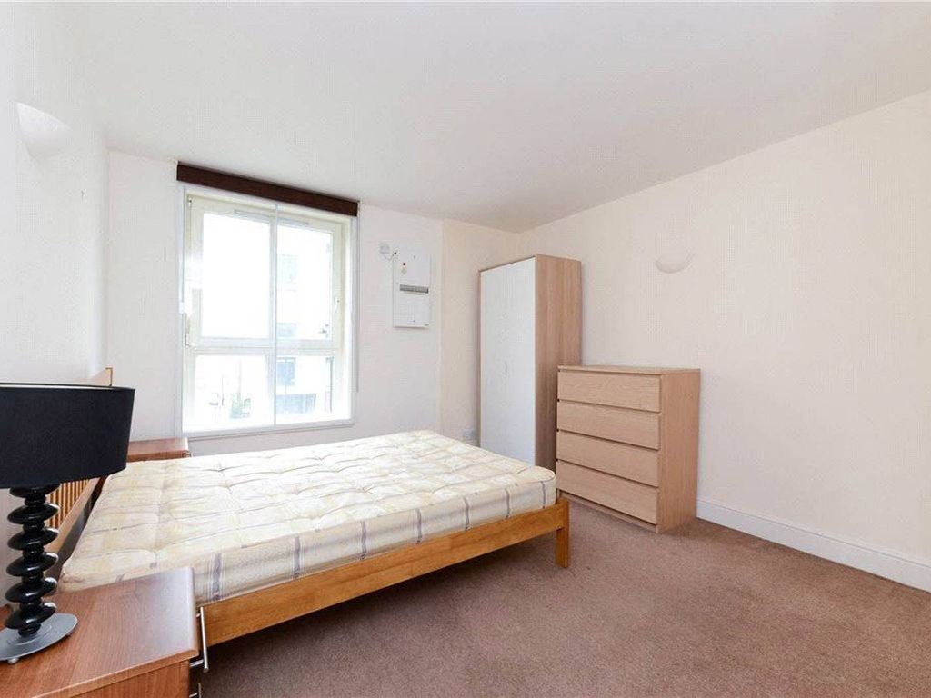 2 bed flat to rent in Commercial Road, Aldgate, London E1, £2,492 pcm