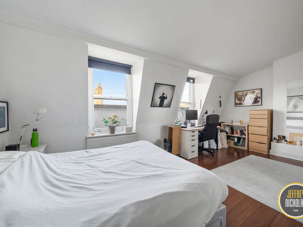 3 bed flat for sale in Upper Street, London N1, £900,000