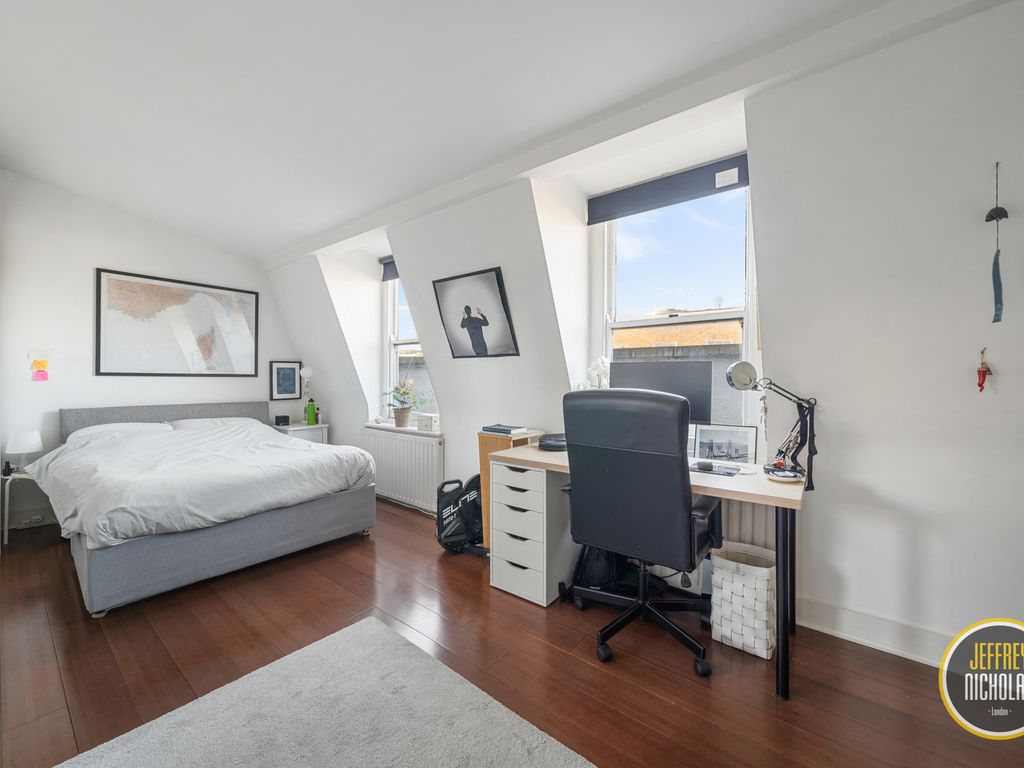 3 bed flat for sale in Upper Street, London N1, £900,000