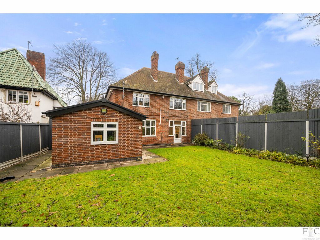 5 bed semi-detached house for sale in London Road, Stoneygate LE2, £600,000