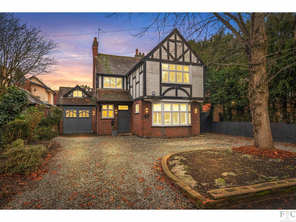 4 bed detached house for sale in London Road, Stoneygate LE2, £650,000