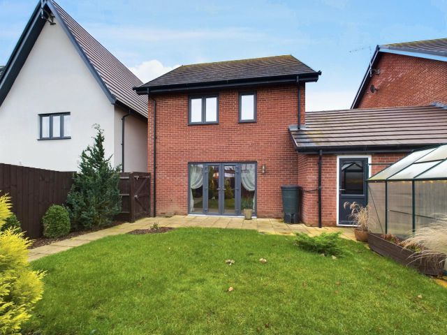 3 bed detached house for sale in Croxden Way, Monksmoor, Daventry NN11, £340,000