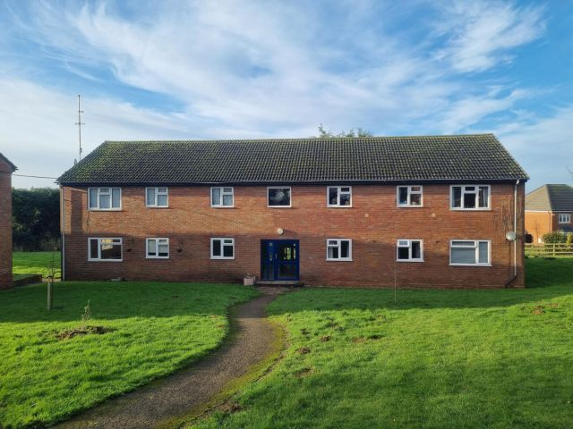 2 bed flat for sale in Ryehill Close, Long Buckby, Northampton NN6, £165,000
