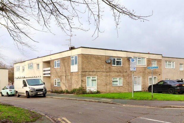 2 bed flat to rent in Roodegate, Basildon SS14, £1,300 pcm