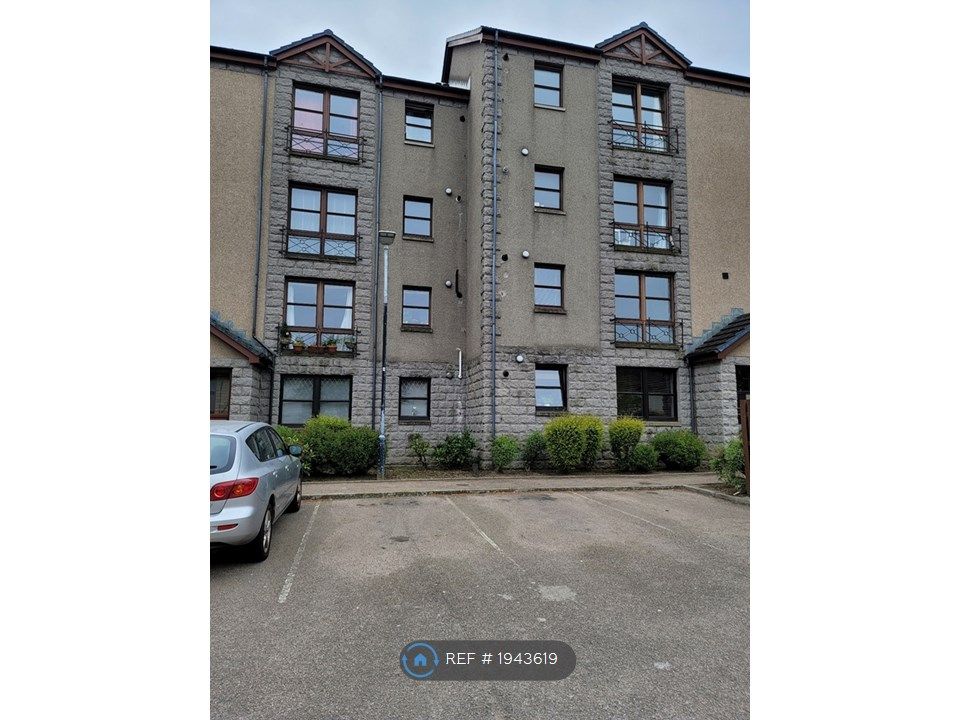 3 bed flat to rent in Roslin Place, Aberdeen AB24, £895 pcm