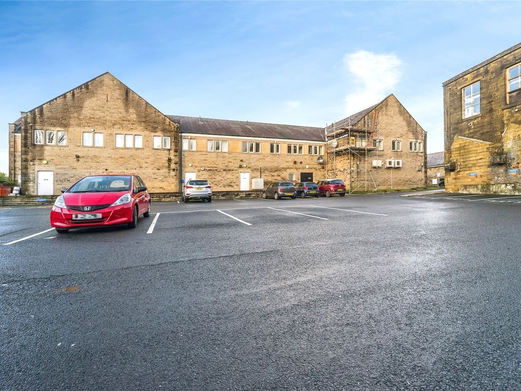 2 bed flat for sale in Gisburn Road, Barrowford, Nelson BB9, £115,000