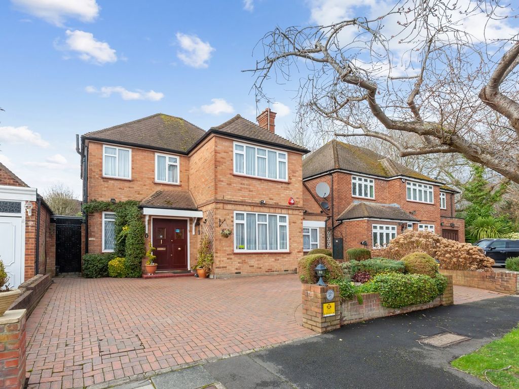 3 bed detached house for sale in Brockley Avenue, Stanmore HA7, £1,390,000