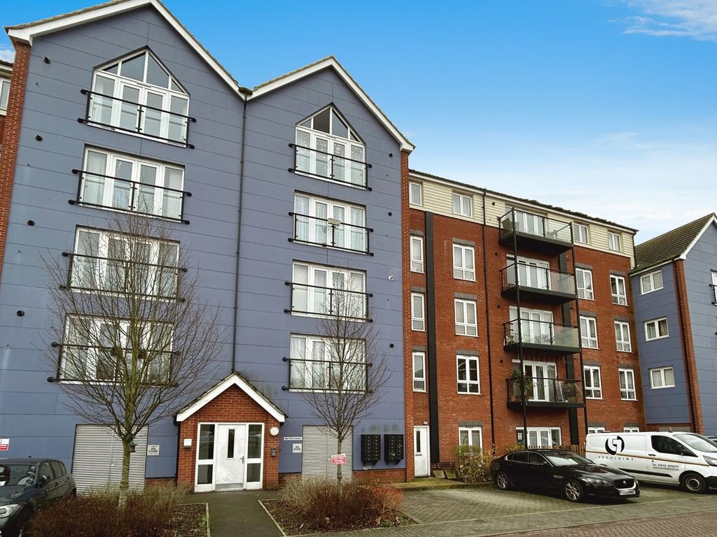 2 bed flat to rent in Chadwick Road, Langley SL3, £1,500 pcm