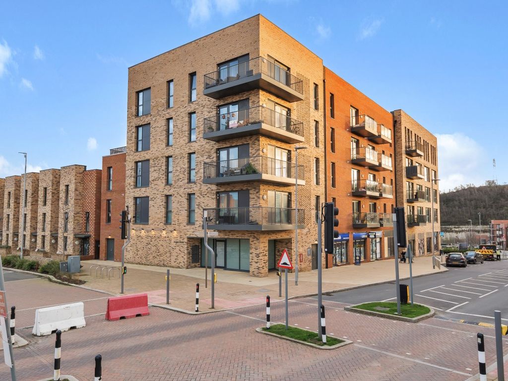 2 bed flat for sale in Aragon House, 65 Cherry Orchard, Swanscombe DA10, £206,250