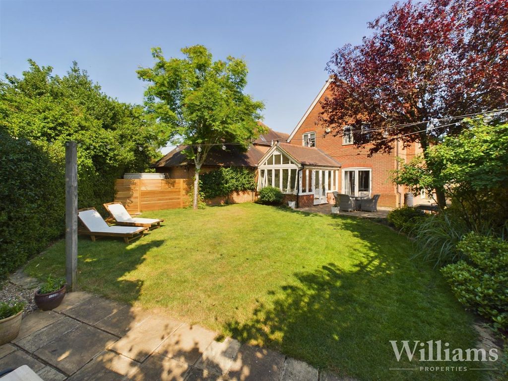 5 bed detached house for sale in Humphreys Close, Aston Abbotts, Aylesbury HP22, £710,000