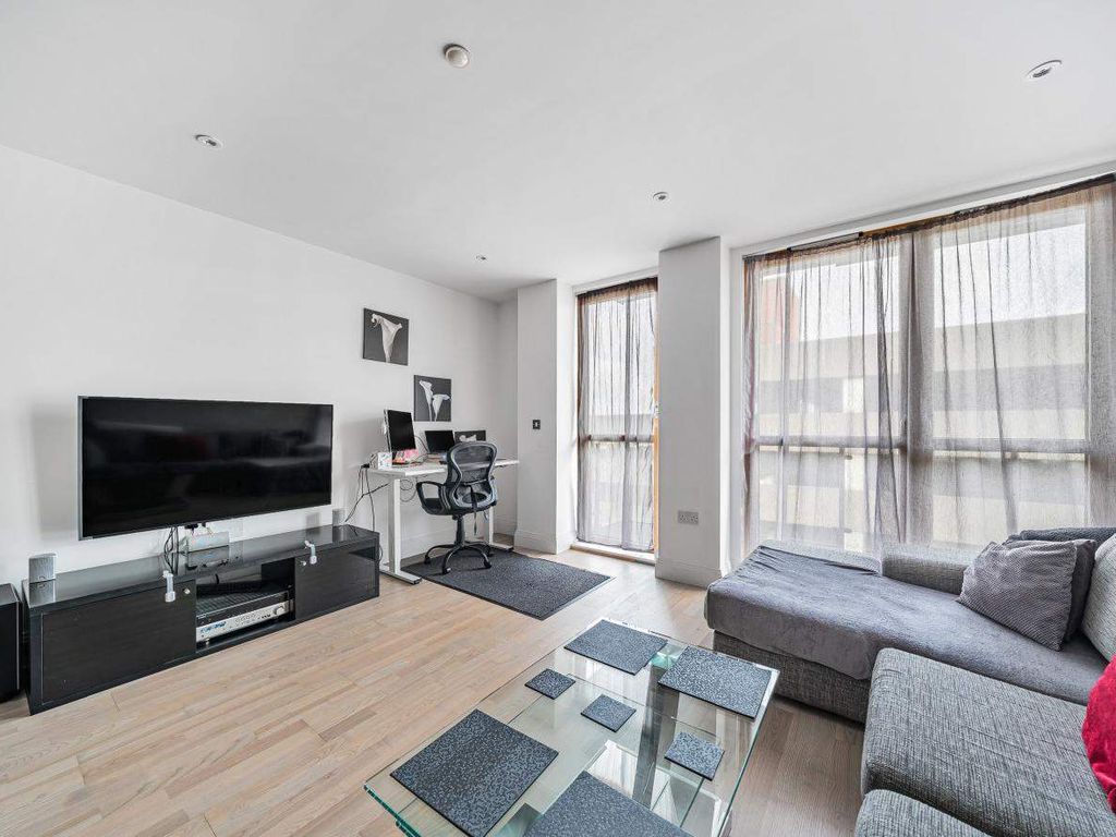 3 bed flat for sale in Blagdon Road, New Malden KT3, £650,000