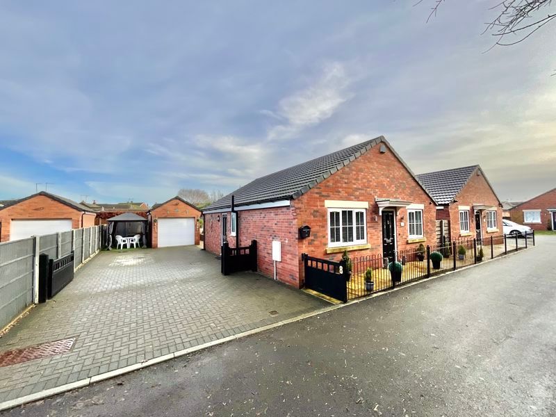 2 bed detached bungalow for sale in The Villas, Shrewsbury Road, Market Drayton TF9, £309,950