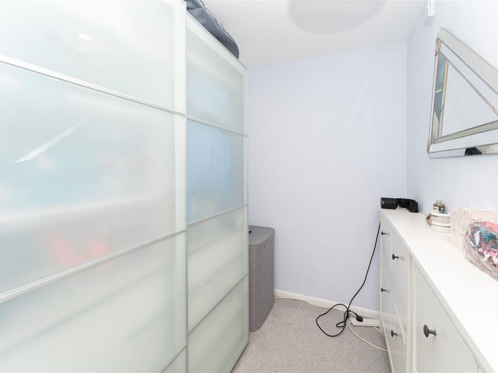 2 bed flat for sale in Cubitt Square, Southall UB2, £299,950