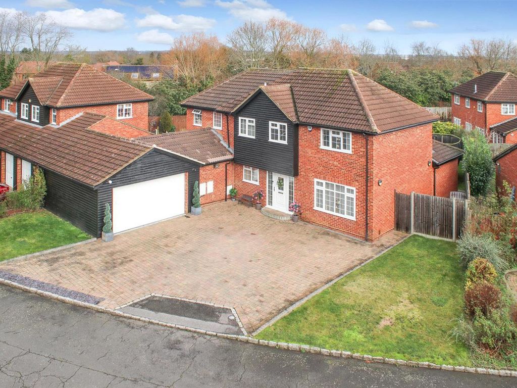 5 bed detached house for sale in Upper Stone Hayes, Great Linford, Milton Keynes MK14, £750,000