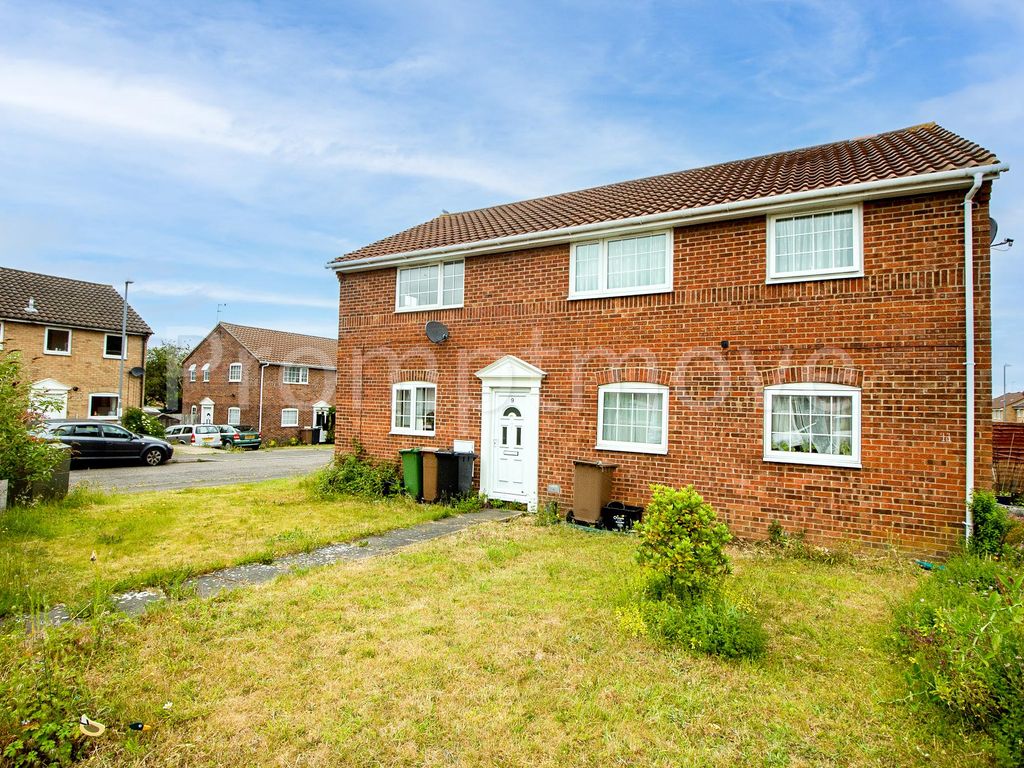 Property to rent in Bunting Road, Luton LU4, £800 pcm