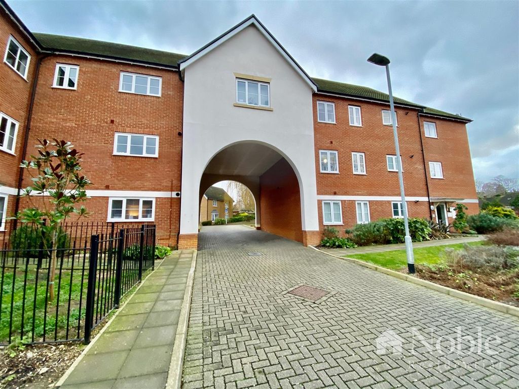 1 bed flat for sale in Rosen Crescent, Hutton, Brentwood CM13, £240,000