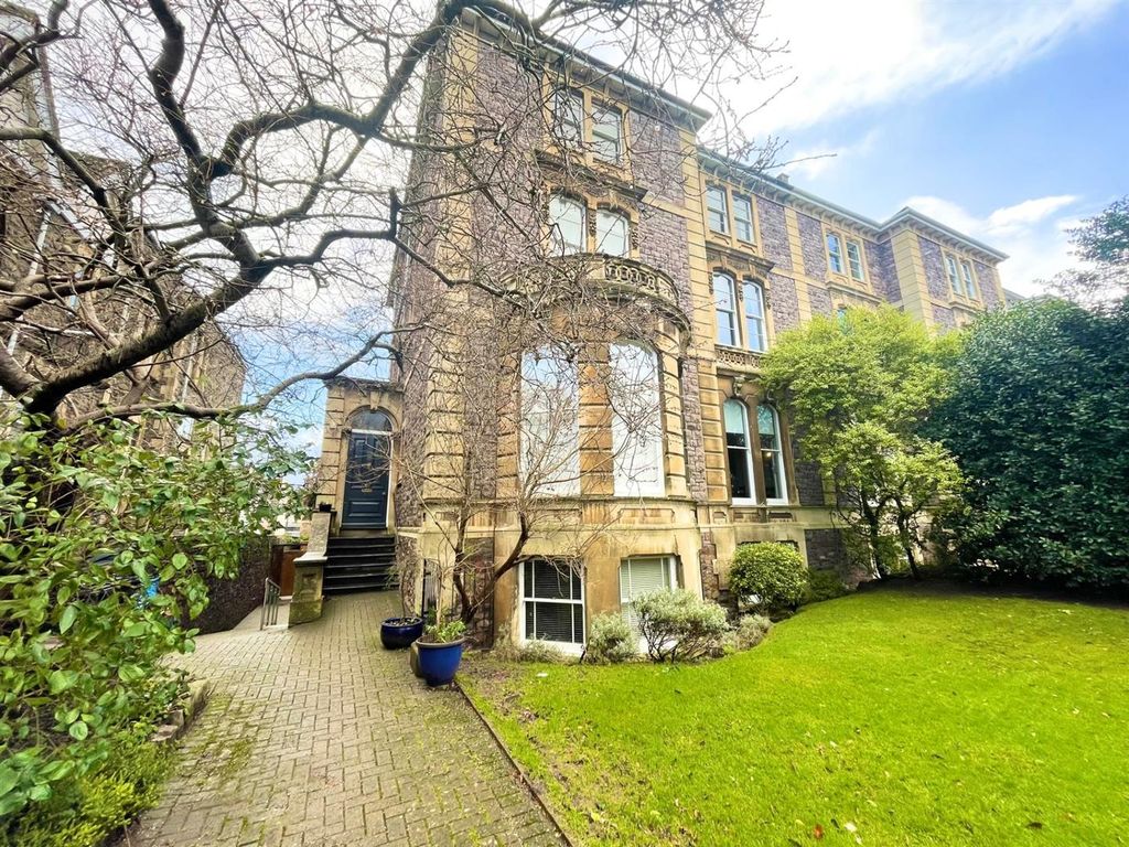 3 bed flat to rent in All Saints Road, Clifton, Bristol BS8, £2,000 pcm