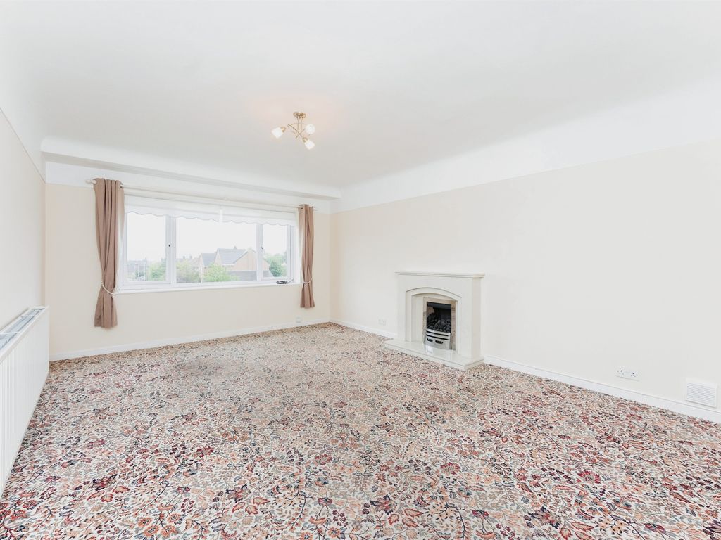 2 bed flat for sale in Ennisdale Drive, West Kirby, Wirral CH48, £170,000