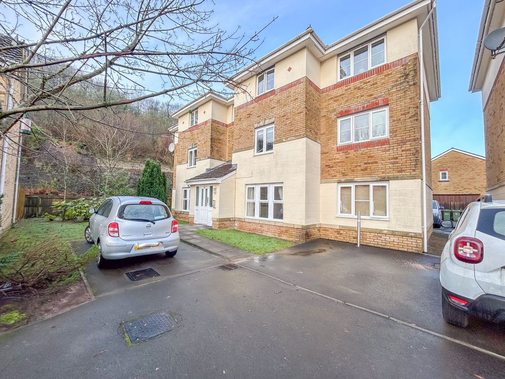 2 bed flat for sale in Coed Celynen Drive, Abercarn NP11, £115,000