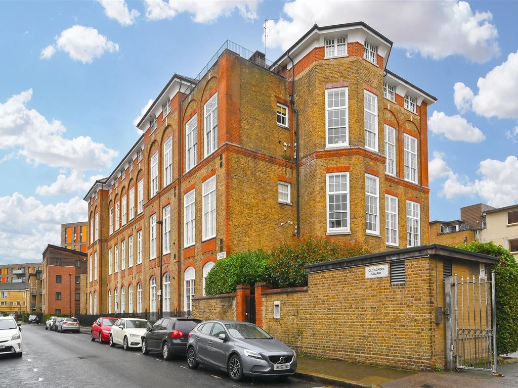 1 bed flat to rent in Old School Square, Limehouse E14, £1,650 pcm