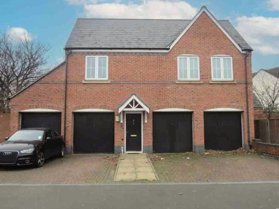 1 bed flat for sale in London Drive, Willenhall WV13, £110,000